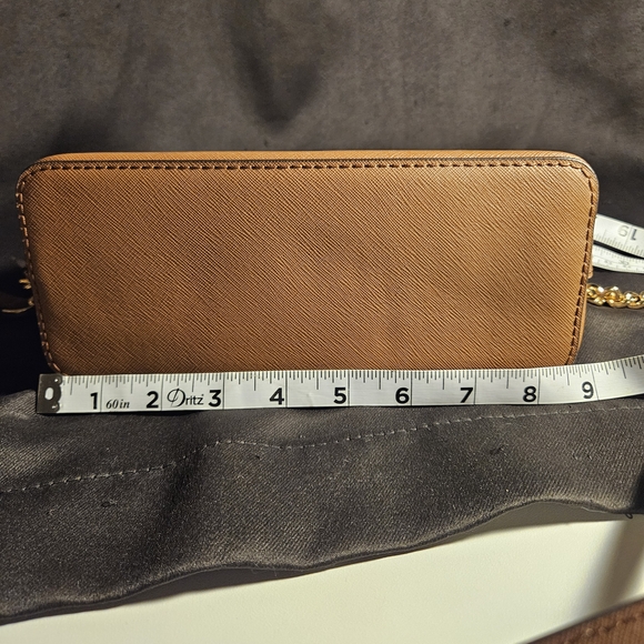 Michael Kors Outlet Jet Travel Medium Dome Crossbody Bag brown/gold chain - Picture 16 of 16